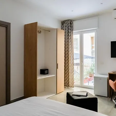 Guest house Salvator Rosa - Terrazza & Metro Al Centro & Self Check-in Naples