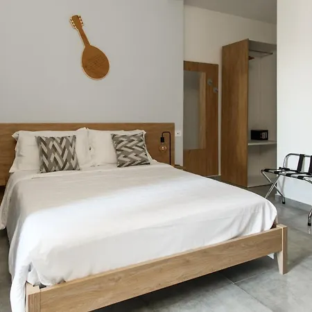Salvator Rosa Rooms -Terrazza - Metro Linea 1 & Self Check In Naples