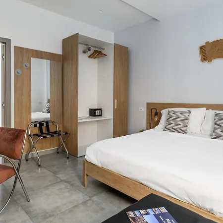 Πανσιόν Salvator Rosa - Di Fronte Metro, Terrazza & Self Check In 4*