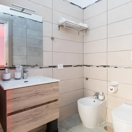 Salvator Rosa - Terrazza & Metro Al Centro & Self Check-in Guest house