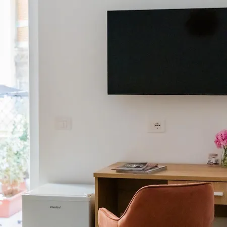 Πανσιόν Salvator Rosa - Di Fronte Metro, Terrazza & Self Check In 4*