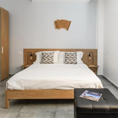 Πανσιόν Salvator Rosa - Di Fronte Metro, Terrazza & Self Check In Νάπολη