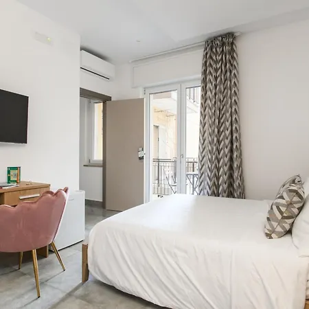 Guest house Salvator Rosa - Terrazza & Metro Al Centro & Self Check-in *
