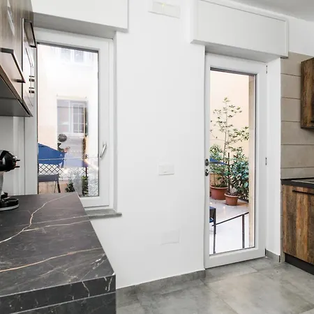 Salvator Rosa - Di Fronte Metro, Terrazza & Self Check In 4* Νάπολη