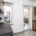 Salvator Rosa - Di Fronte Metro, Terrazza & Self Check In 4* Neapel